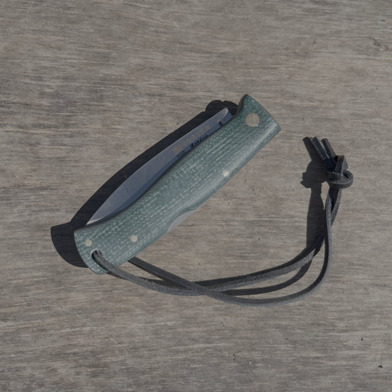 Artica Lommekniv med back lock lås. Grøn Micarta. Joker Knife.