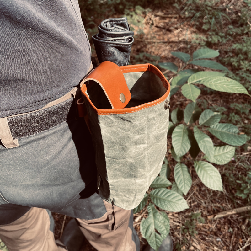 sankepose i vokset canvas fra Cuma Gear