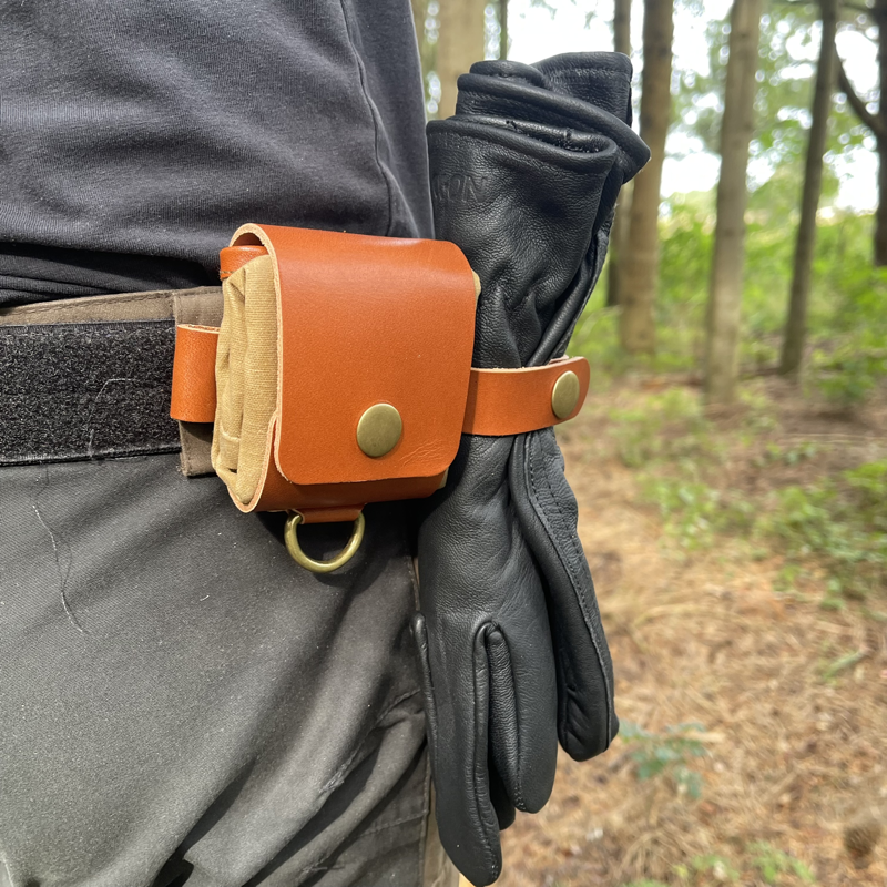 sankepose i vokset canvas fra Cuma Gear