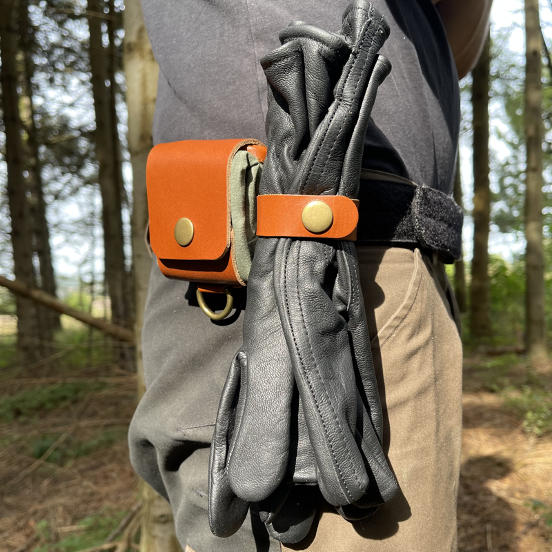 sankepose i vokset canvas fra Cuma Gear