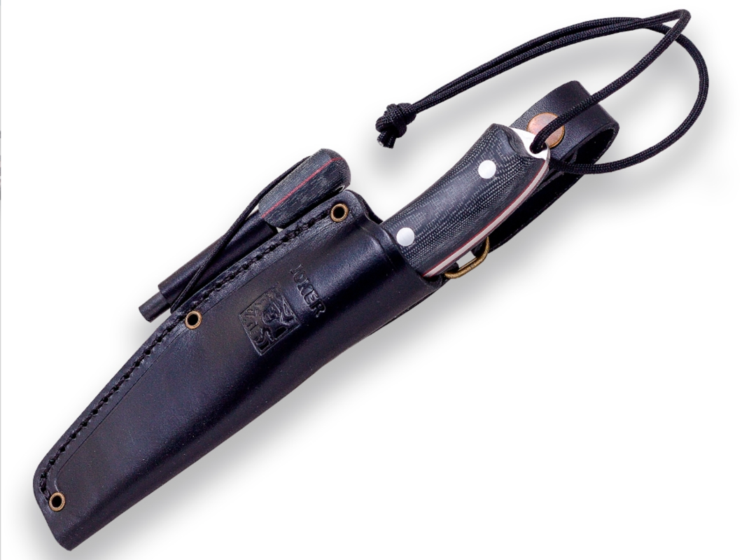 bushcrafter kniv fra joker med knivskaft i sort micarta. læderskede samt tændstål medfølger