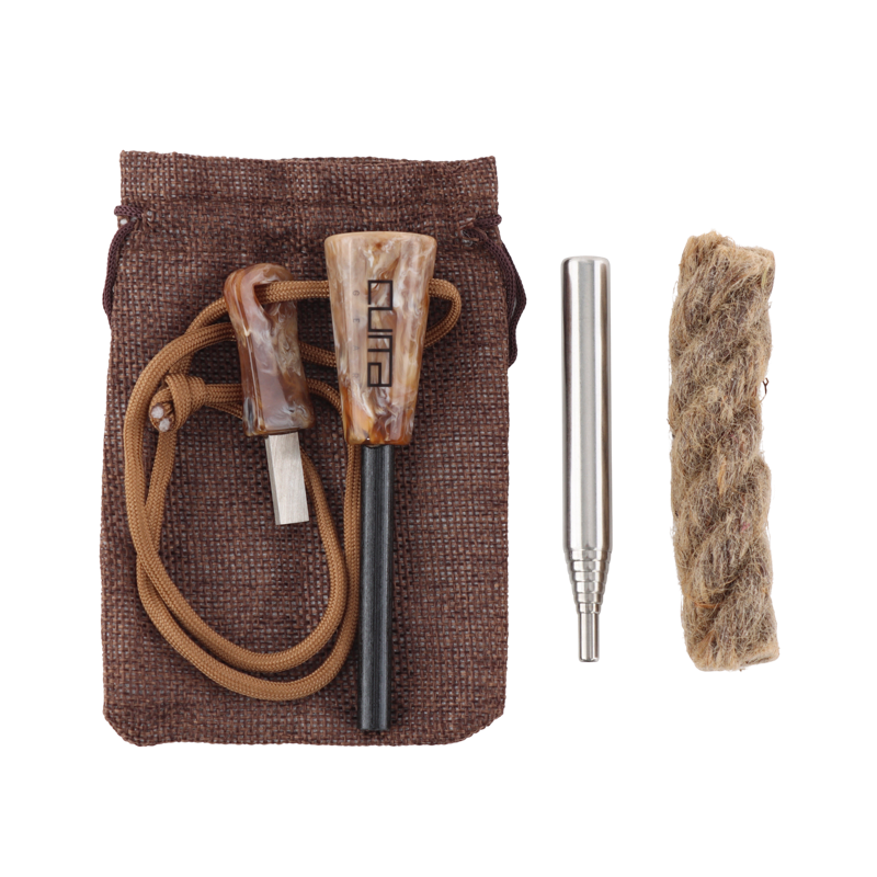 sæt med bålpusterør, tændstål og optændingsmateriale