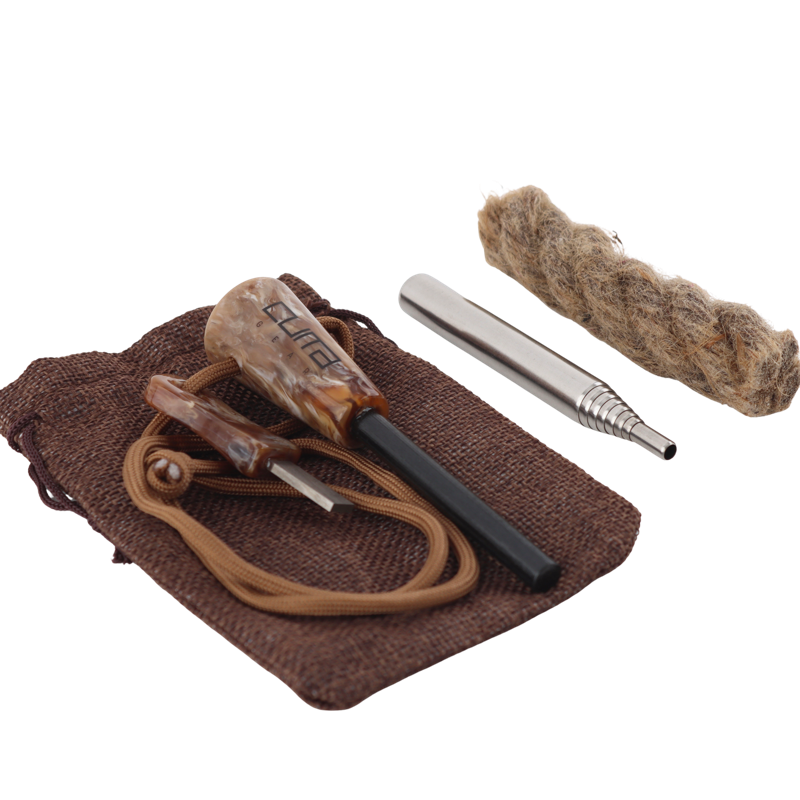 sæt med bålpusterør, tændstål og optændingsmateriale
